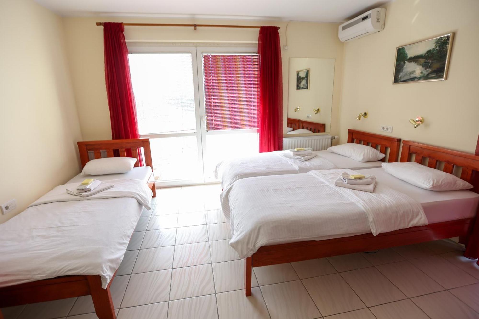 Marex Centar Hotel Jabuka Exterior foto