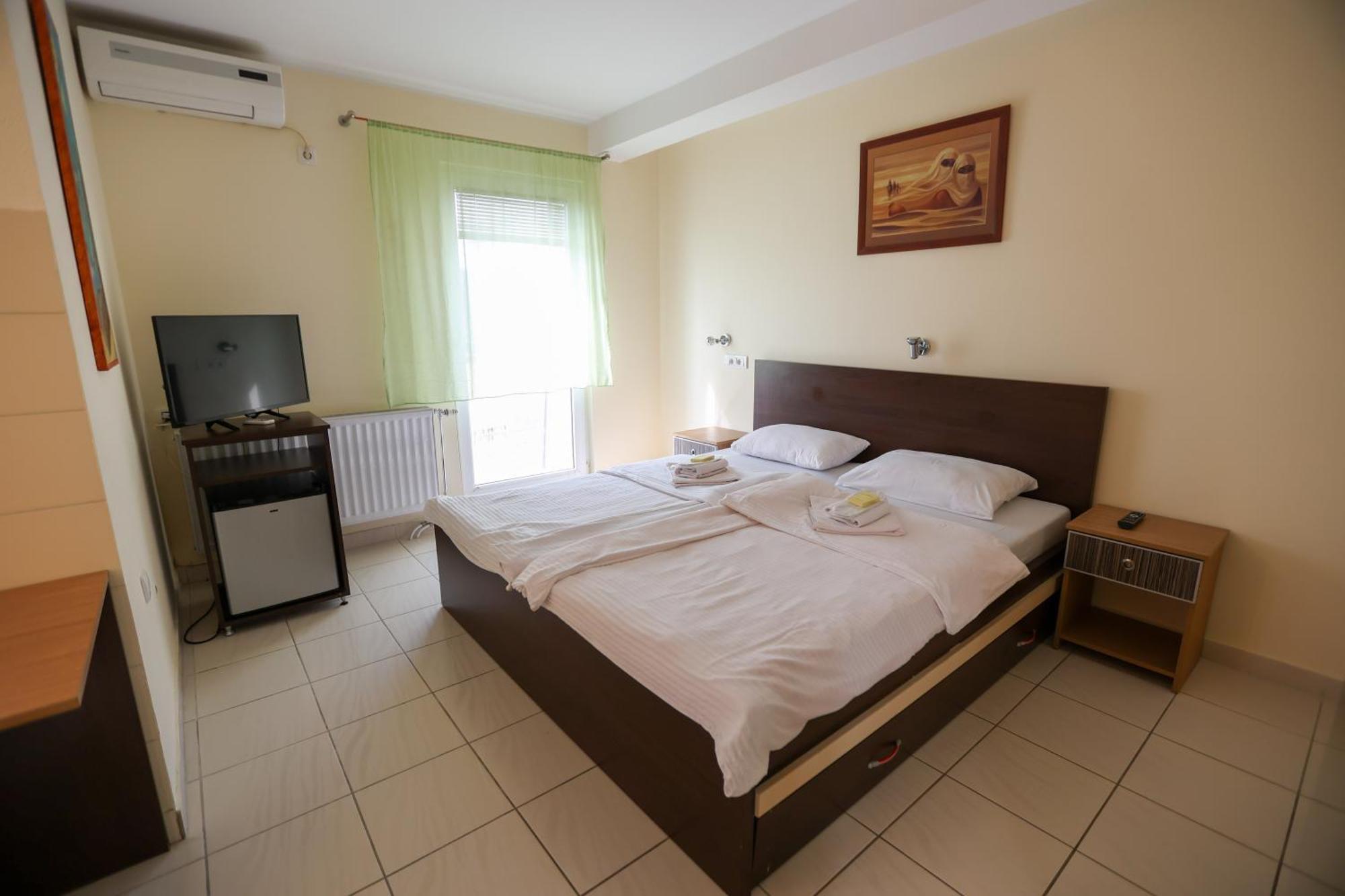 Marex Centar Hotel Jabuka Exterior foto