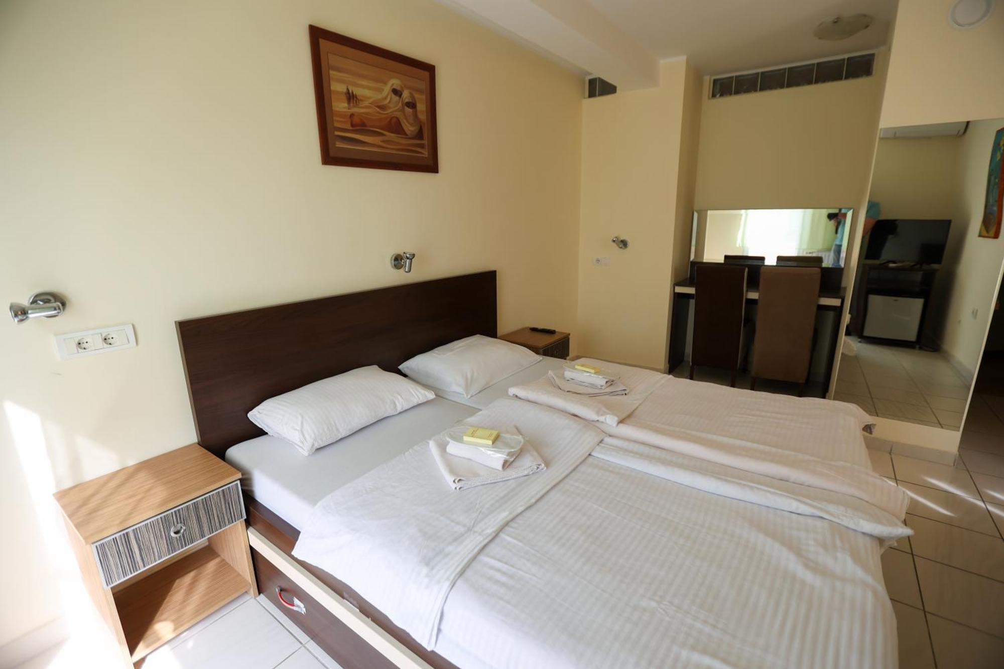 Marex Centar Hotel Jabuka Exterior foto
