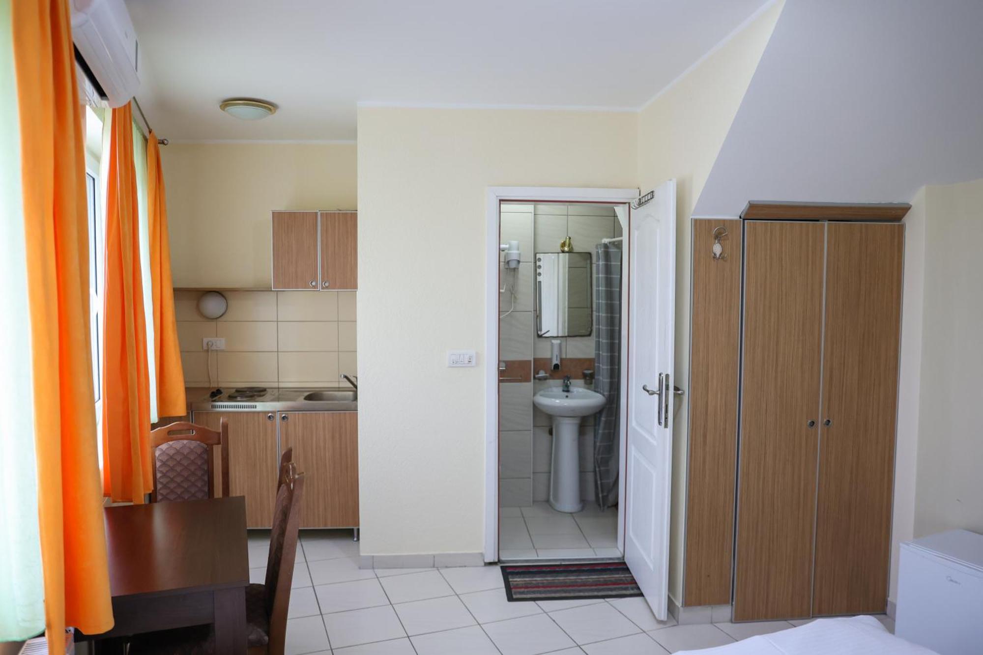 Marex Centar Hotel Jabuka Exterior foto